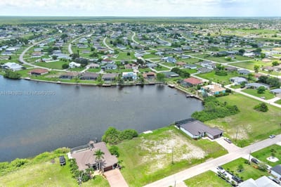 401 NW 24th Ter, Cape Coral, FL 33993 — 18 of 37