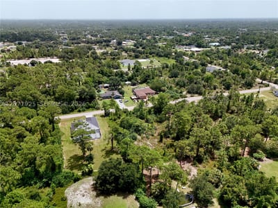 811 Edison Ave, Lehigh Acres, FL 33972 — 13 of 61