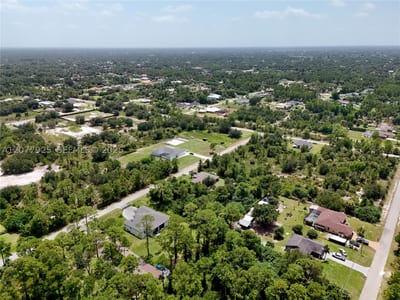 811 Edison Ave, Lehigh Acres, FL 33972 — 23 of 61