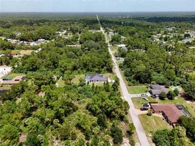 811 Edison Ave, Lehigh Acres, FL 33972 — 48 of 61