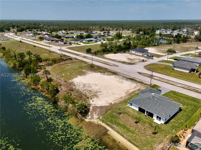 900 Vogiantzis Pkwy, Cape Coral, FL 33909 — 29 of 43