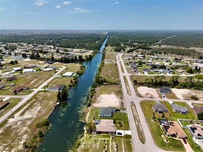 900 Vogiantzis Pkwy, Cape Coral, FL 33909 — 32 of 43