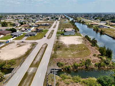 900 Vogiantzis Pkwy, Cape Coral, FL 33909 — 34 of 43