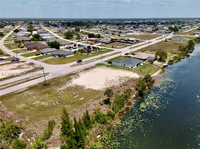 900 Vogiantzis Pkwy, Cape Coral, FL 33909 — 35 of 43