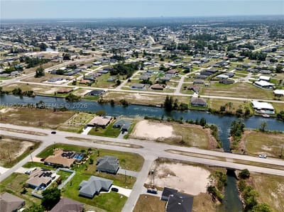 900 Vogiantzis Pkwy, Cape Coral, FL 33909 — 4 of 43