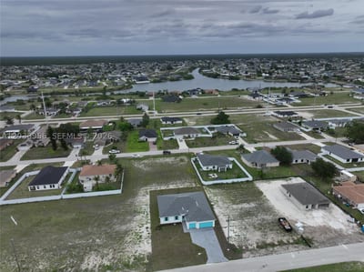 530 NW 23rd Ter, Cape Coral, FL 33993 — 17 of 34