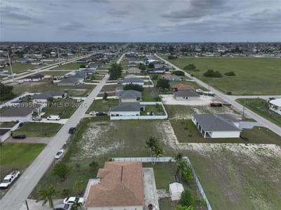 530 NW 23rd Ter, Cape Coral, FL 33993 — 26 of 34