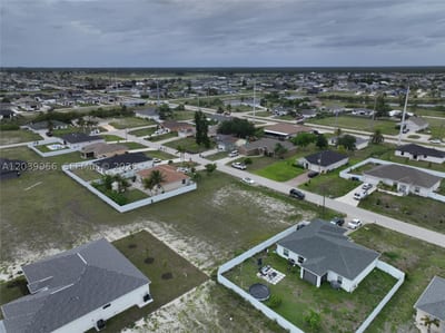 530 NW 23rd Ter, Cape Coral, FL 33993 — 29 of 34