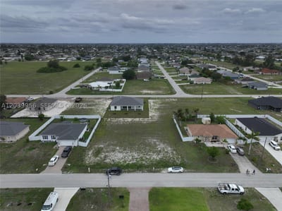 530 NW 23rd Ter, Cape Coral, FL 33993 — 33 of 34