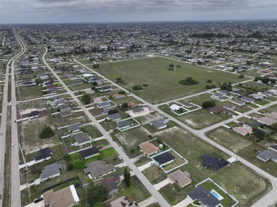 530 NW 23rd Ter, Cape Coral, FL 33993 — 4 of 34