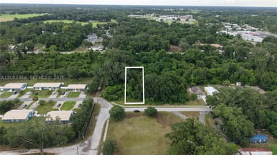 SW 2nd Ave, FL 32626 — 3 of 20