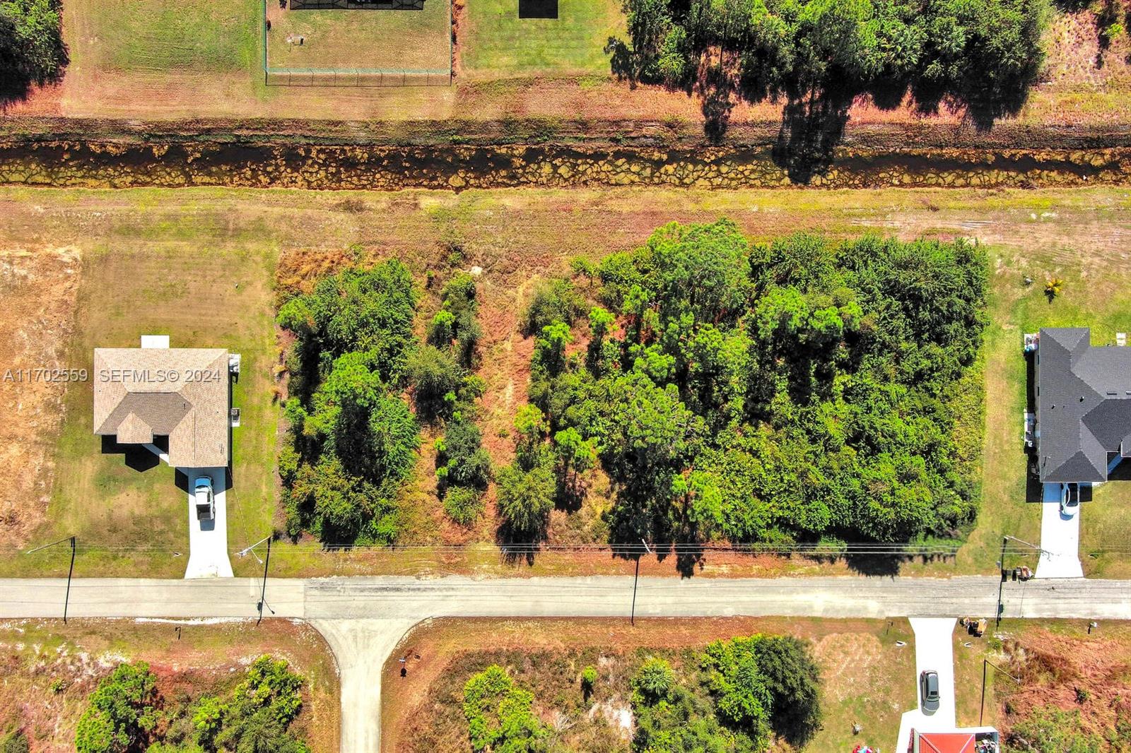 844 Carbon St E, Lehigh Acres, FL 33974 — 3 of 17